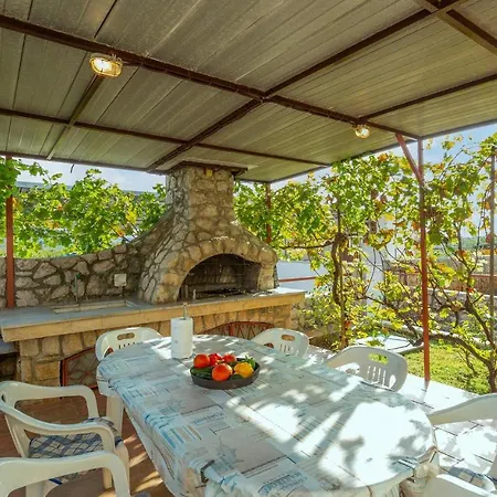 3 Bedroom Stunning Home In Omisalj Vikendica