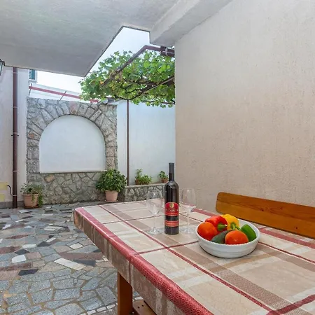 3 Bedroom Stunning Home In Omisalj *