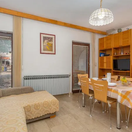Dom wakacyjny 3 Bedroom Lovely In