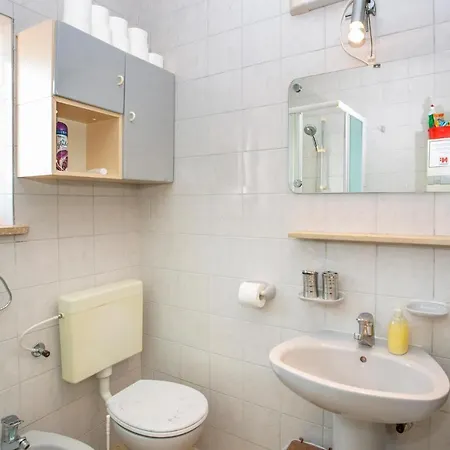 3 Bedroom Gorgeous In * Omišalj