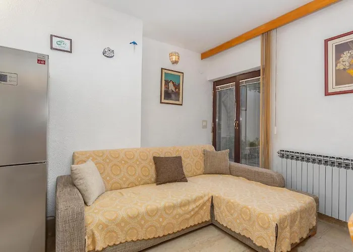 3 Bedroom Stunning Home In Omisalj *