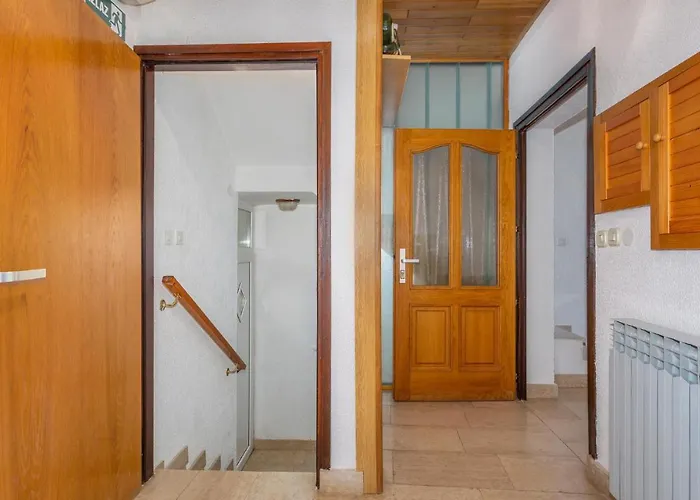 3 Bedroom Stunning Home In Omisalj Vikendica