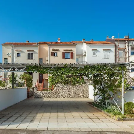 Σπίτι διακοπών 3 Bedroom Lovely In *