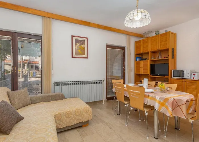 بيت للعطل 3 Bedroom Stunning In