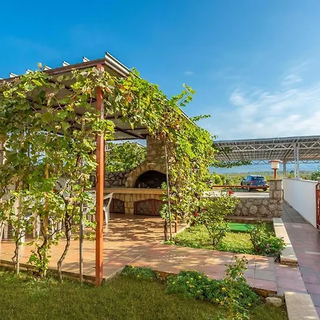 3 Bedroom Gorgeous Home In Omisalj