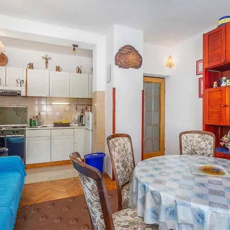 3 Bedroom Gorgeous Home In Omisalj * Omisalj