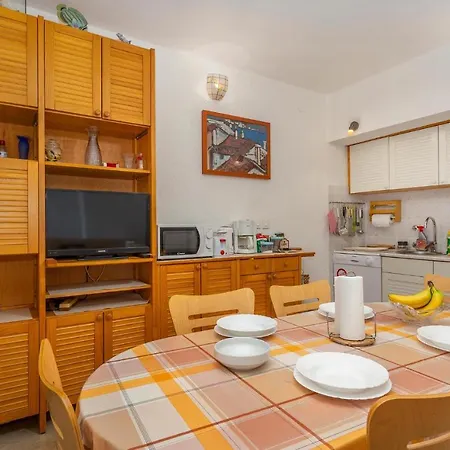 3 Bedroom Gorgeous Home In Omisalj Omisalj
