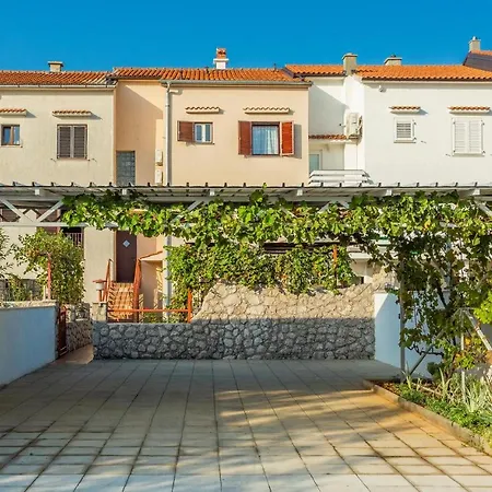 3 Bedroom Gorgeous Home In Omisalj Vikendica